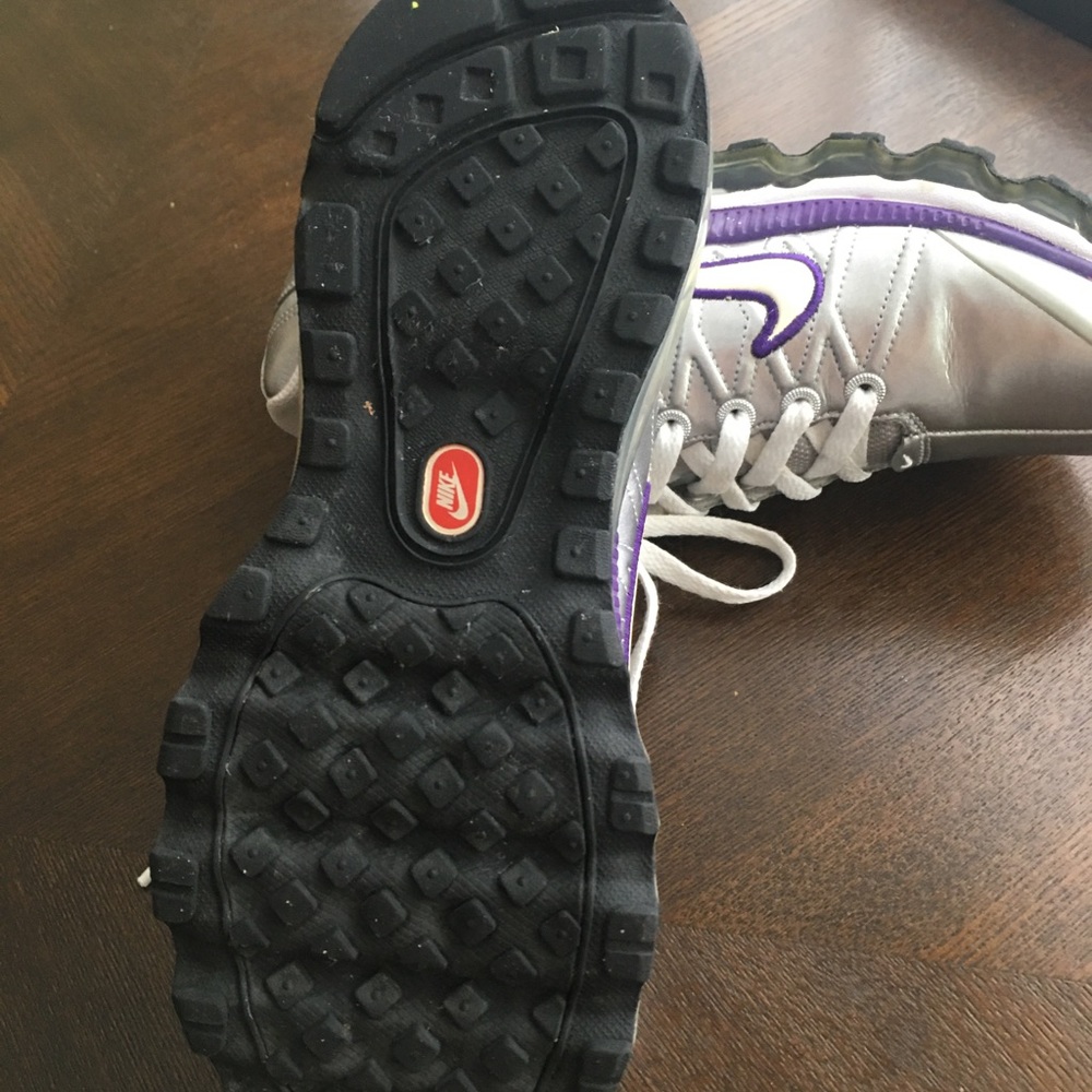 NIKE - Picture 3 of 3